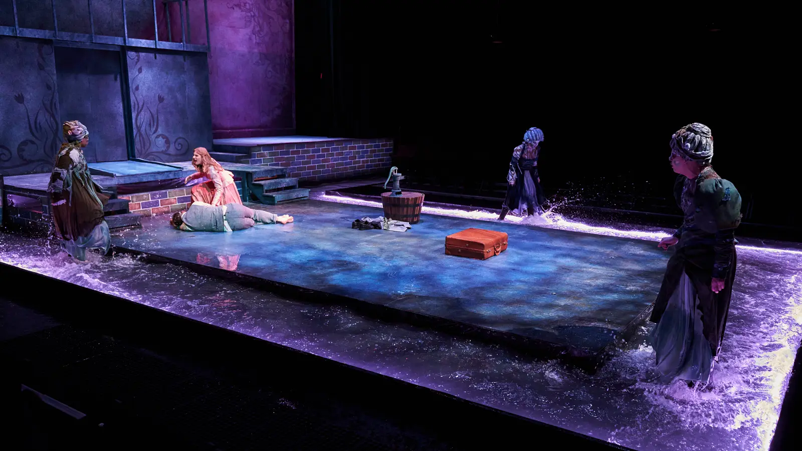 EURYDICE - look at the water!