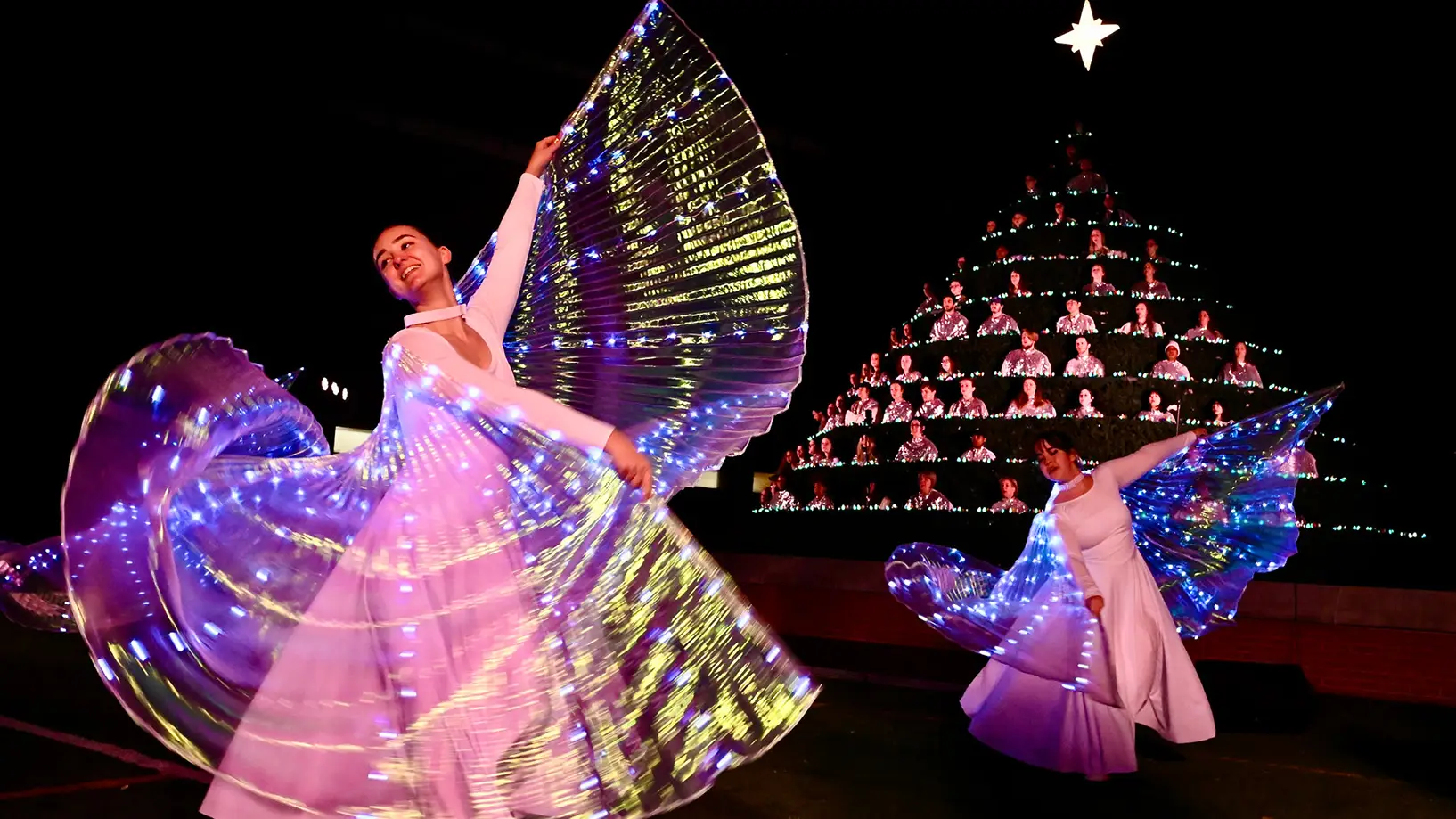 Singing Christmas tree with dancers in front