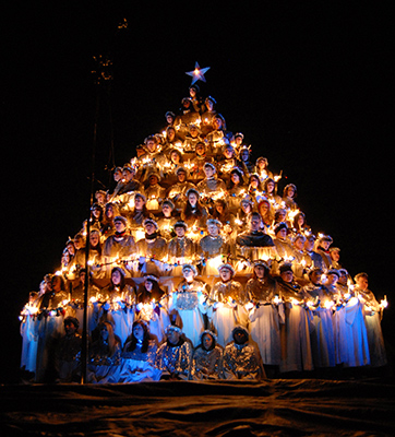Belhaven Christmas tree singers