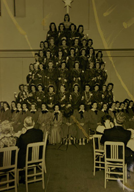 original Belhaven Christmas tree singers